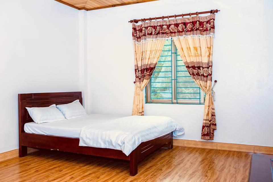 Hung Thinh Hotel Ban Gum Exteriör bild