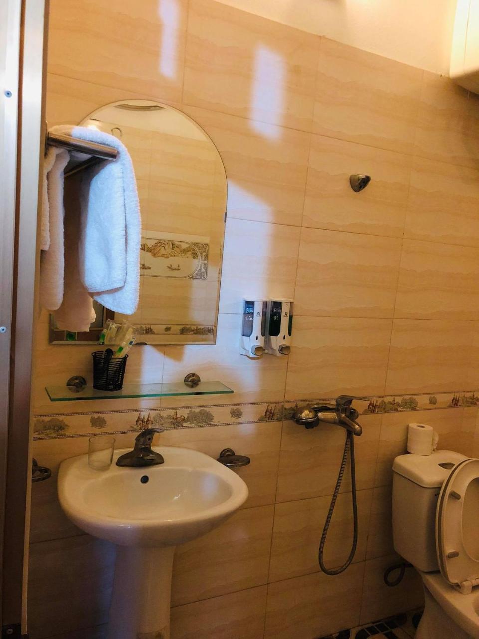 Hung Thinh Hotel Ban Gum Exteriör bild