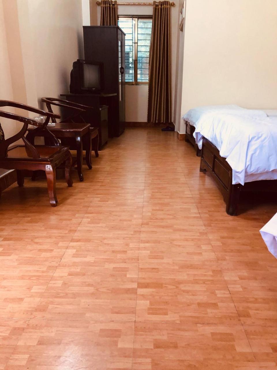 Hung Thinh Hotel Ban Gum Exteriör bild